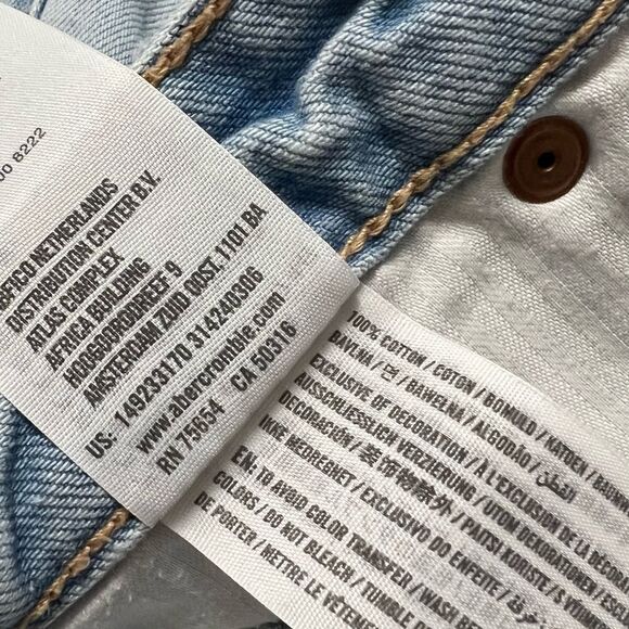 Abercrombie & Fitch Ames Low Rise Boyfriend Jean Shorts Distressed Denim Size 4 - Picture 11 of 14